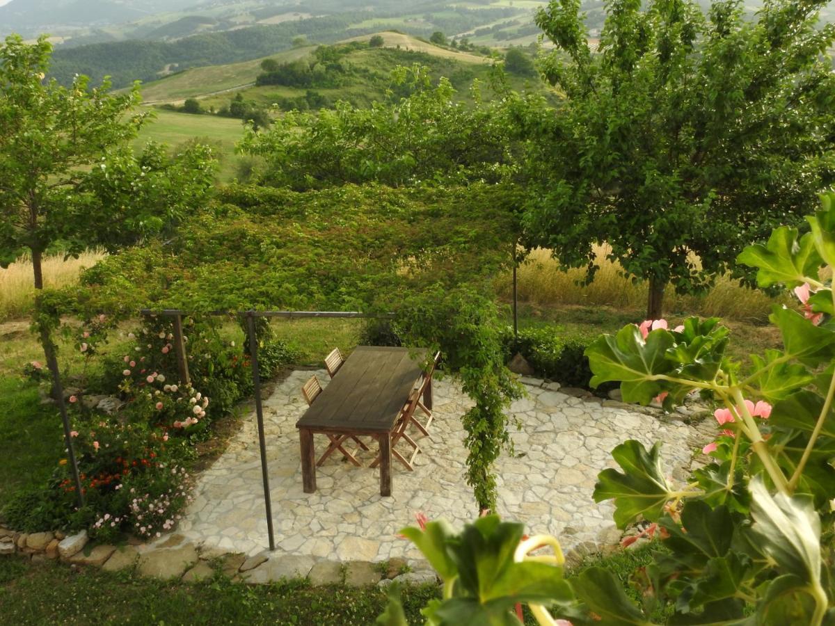Hotel Casale Le Fontanelle Monte Grimano Terme Exterior foto